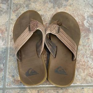 Quiksilver boys flip flops size 4